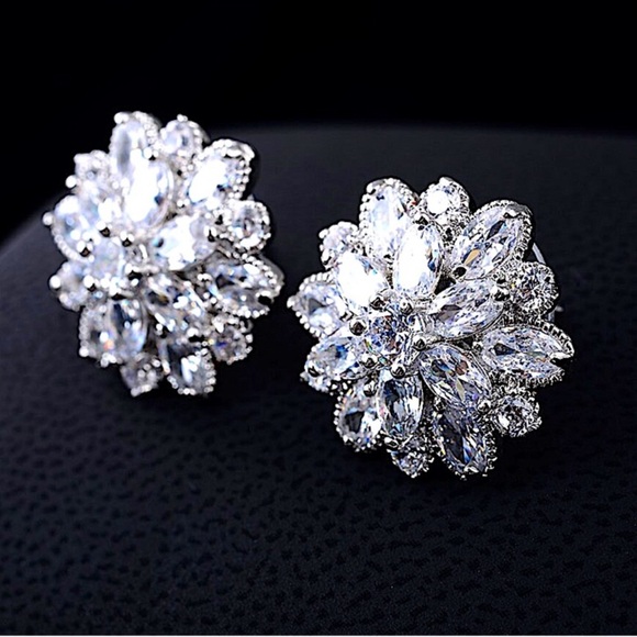 Sterling Silver 5CT Cubic Zircon Flower Snow Crystal Diamond Stud Earrings - Picture 6 of 10